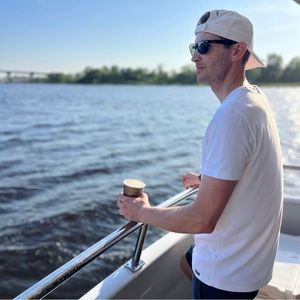 White Tom Ford men’s cotton crew neck T shirt. Worn once